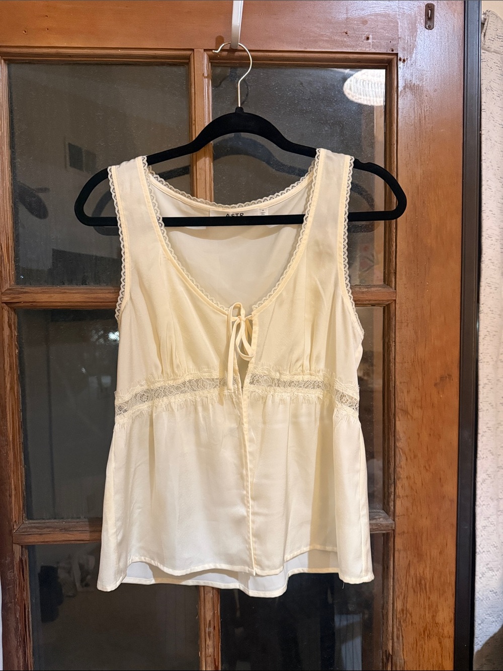 Astr Cream Lace-Trim Sleeveless Camisole